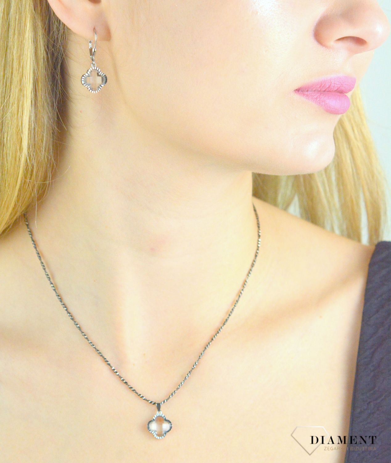 Srebrny łańcuszek ozdobny splot w czarnym odcieniu 1,3mm DIA-LAN-6004-925 1,3mm. Łańcuszek to bardzo dobry pomysł na prezent dla siebie lub bliskiej osoby. Najchętniej wybierany jest jako prezent urodzinowy, ale nie tylko. S.jpg